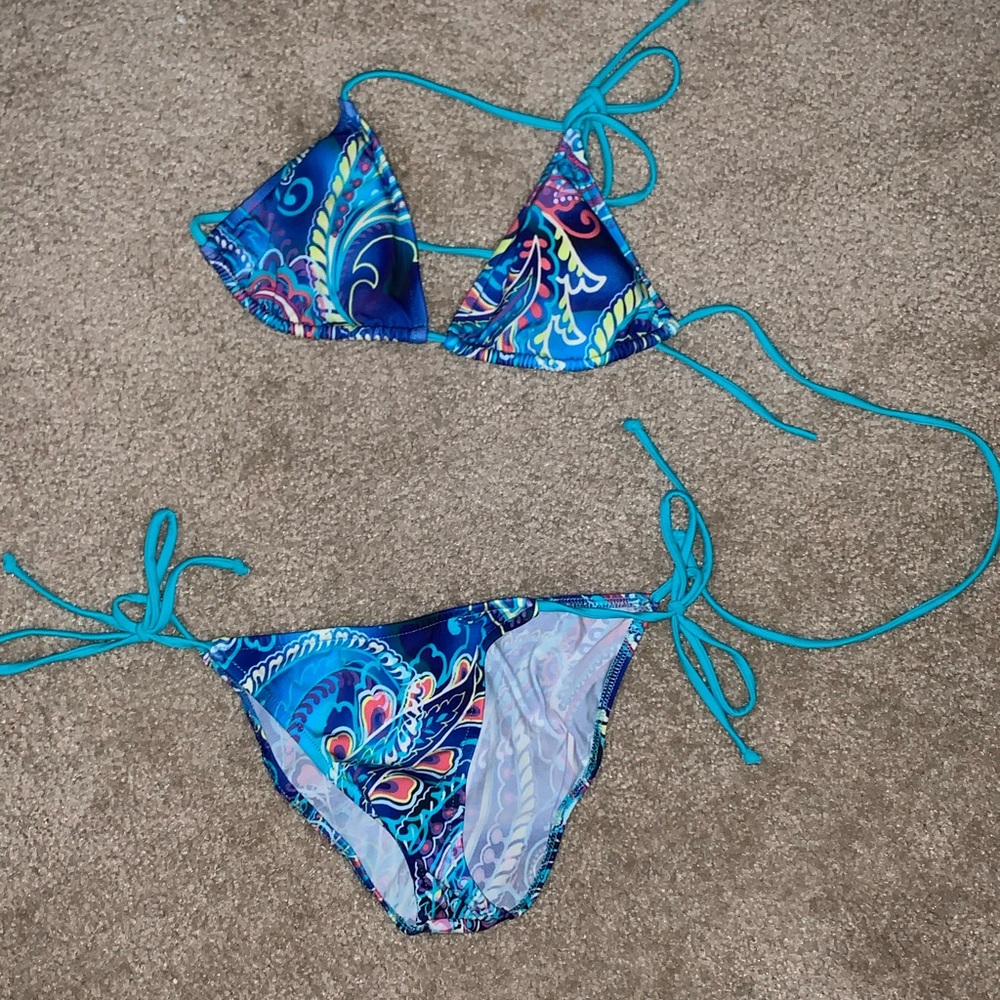 Venus string bikini